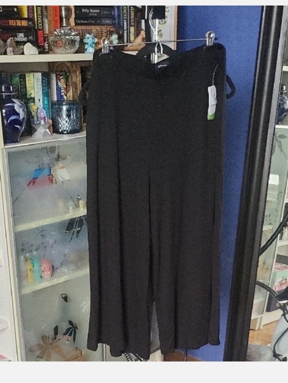 Reitmans Black Wide-Leg Pull-On Long Shorts..